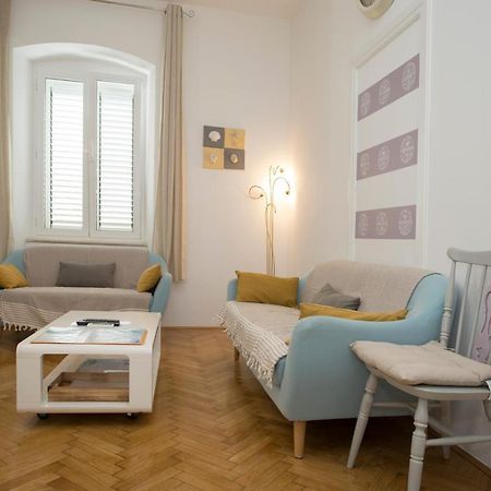 Town Place Apartment Split Exterior foto